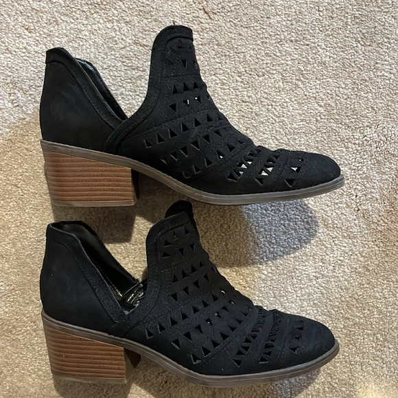 Black size 6 1/2 Fergalicious ankle boots - Picture 5 of 6